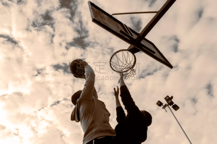 首尔外援后卫亚赞：能够限制住费利佩并不是我一个人的功劳