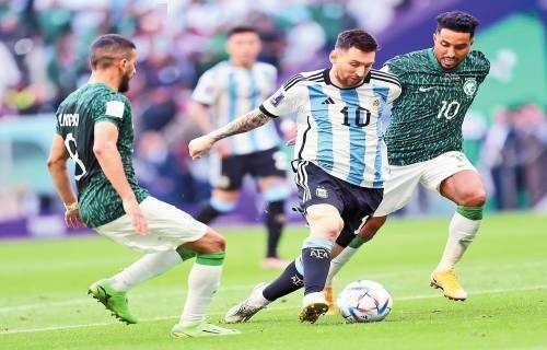 英媒：拜仁有意费耶诺德右后卫里德，但将面临英超俱乐部竞争